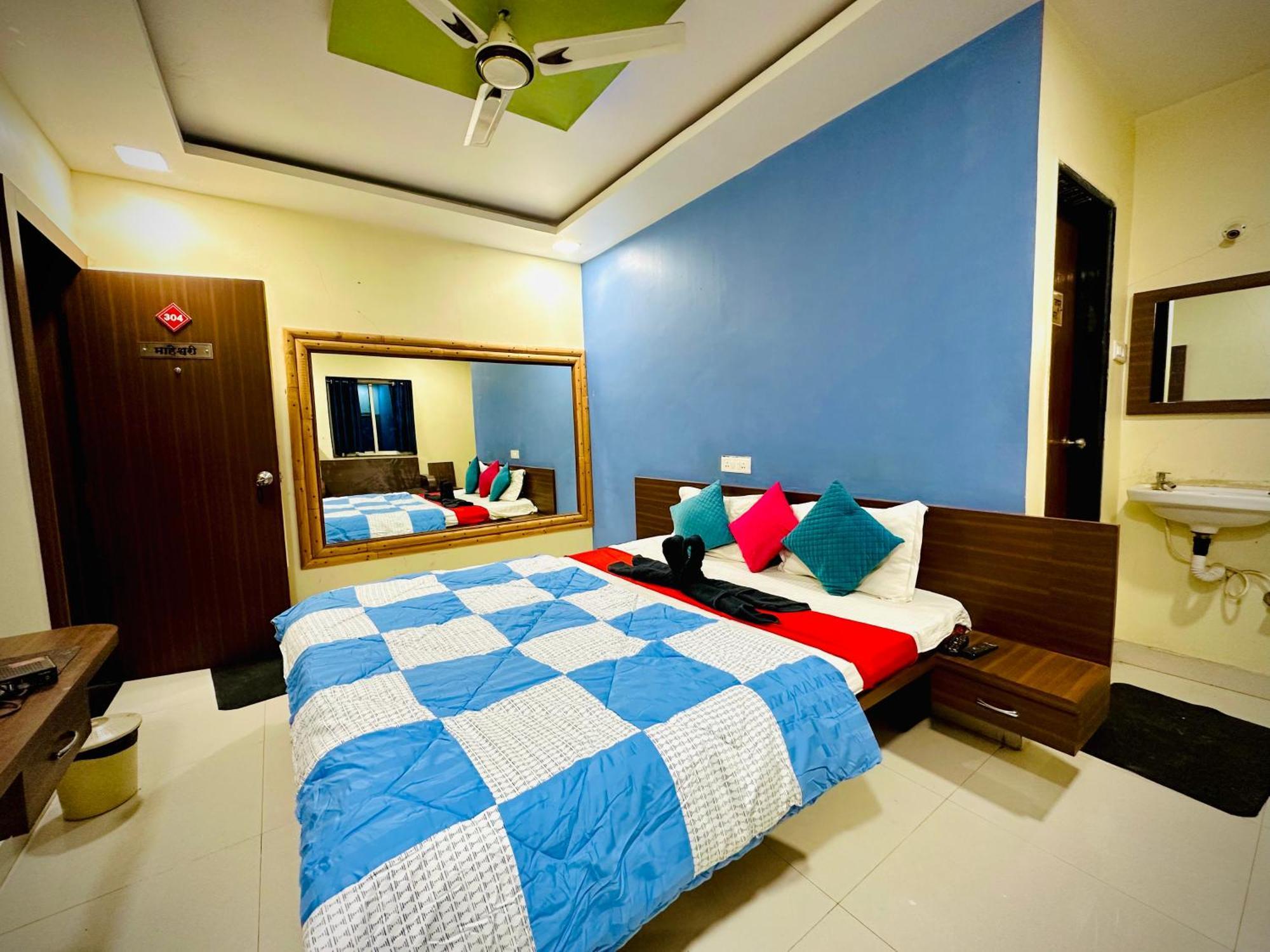 Hotel Sawai Executive Jadhavwadi Exterior photo