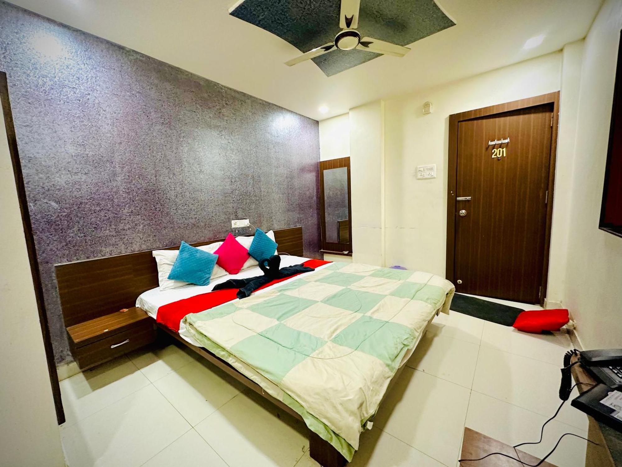 Hotel Sawai Executive Jadhavwadi Exterior photo